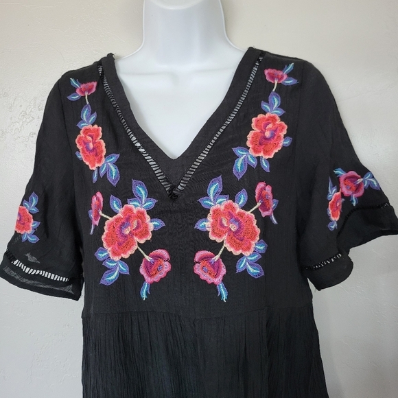 Umgee Women's Small Black Short Sleeve Mini Dress Floral Embroidery Boho Summer - Picture 2 of 9